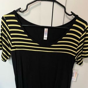 Lularoe Small Classic Tee